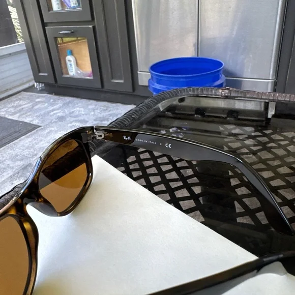 Ray-Ban Wayfarer Tortoise Shell Sunglasses - Picture 7 of 9